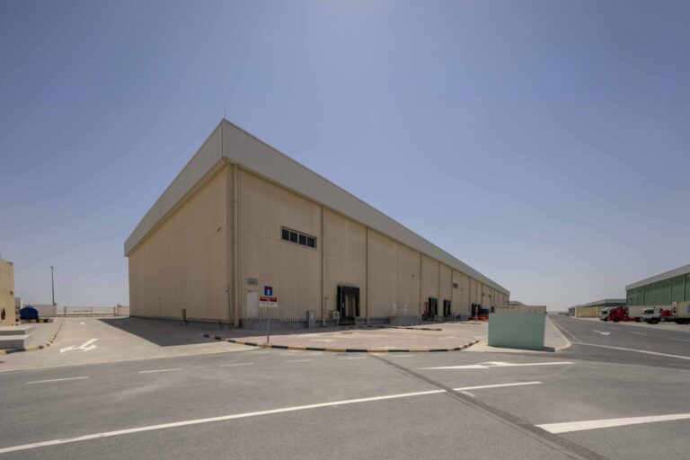 DSC06970 Bu Fesseela Warehouses