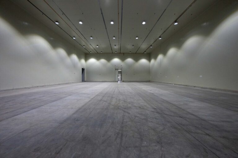 DSC06986 Bu Fesseela Warehouses