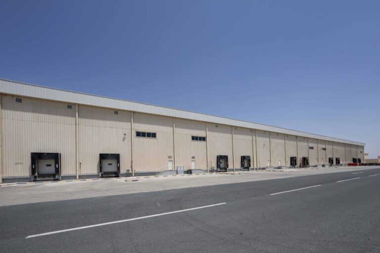 DSC07008 Bu Fesseela Warehouses