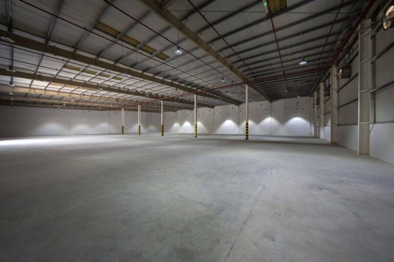 DSC07061 Bu Fesseela Warehouses