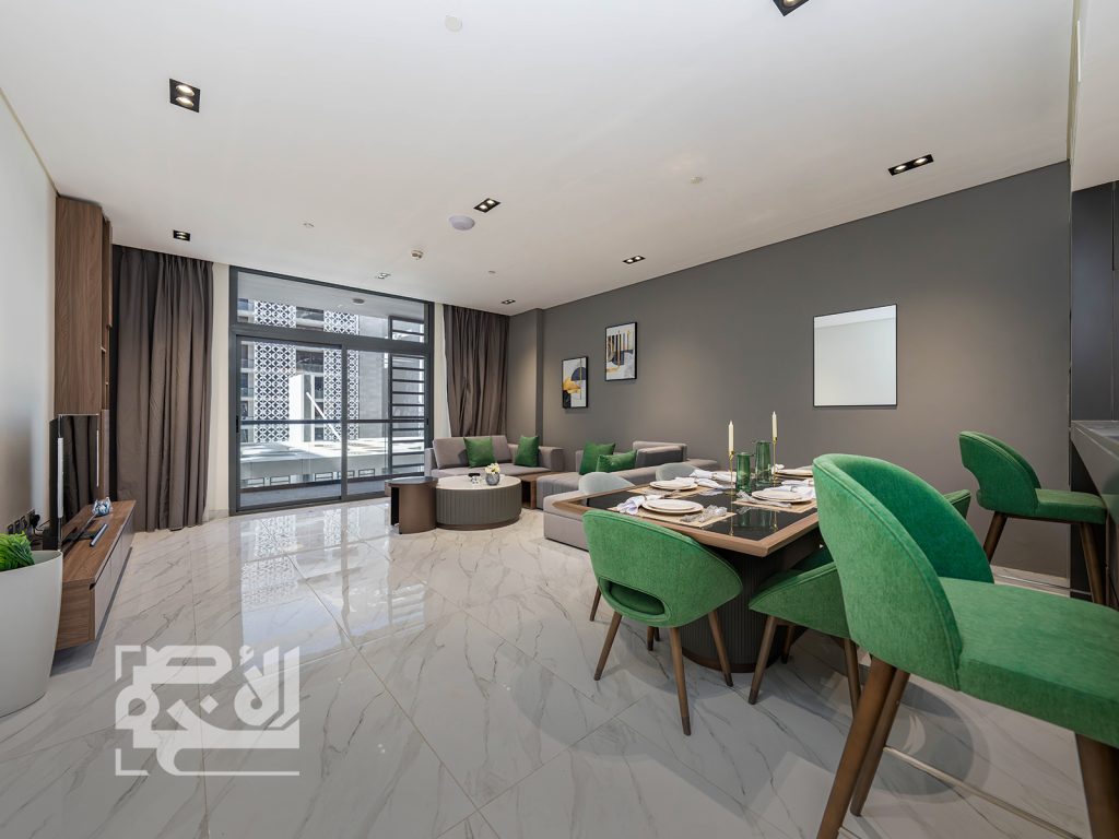 Modern 2-BHK with Balcony | Pool & Jacuzzi | Gym