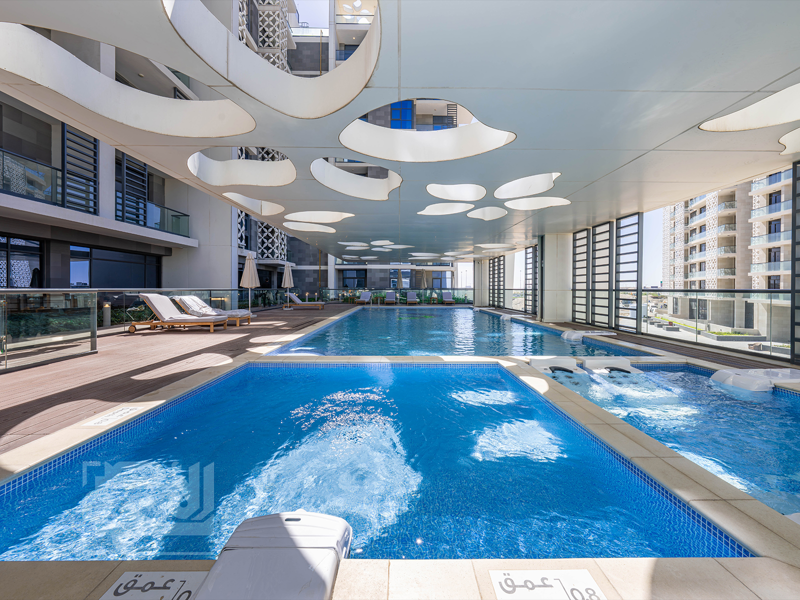 Modern 2-BHK with Balcony | Pool & Jacuzzi | Gym